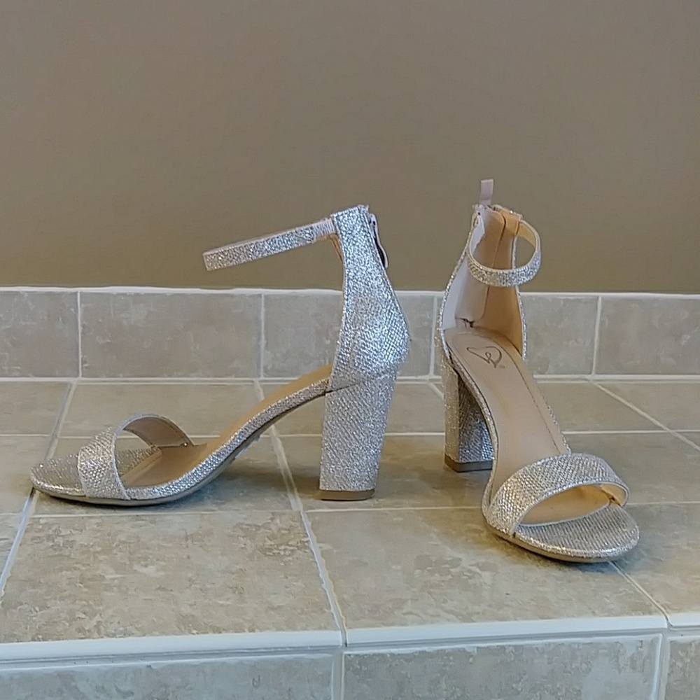FREE CLUCH WITH PURCHASE OF THESE  SANDALS